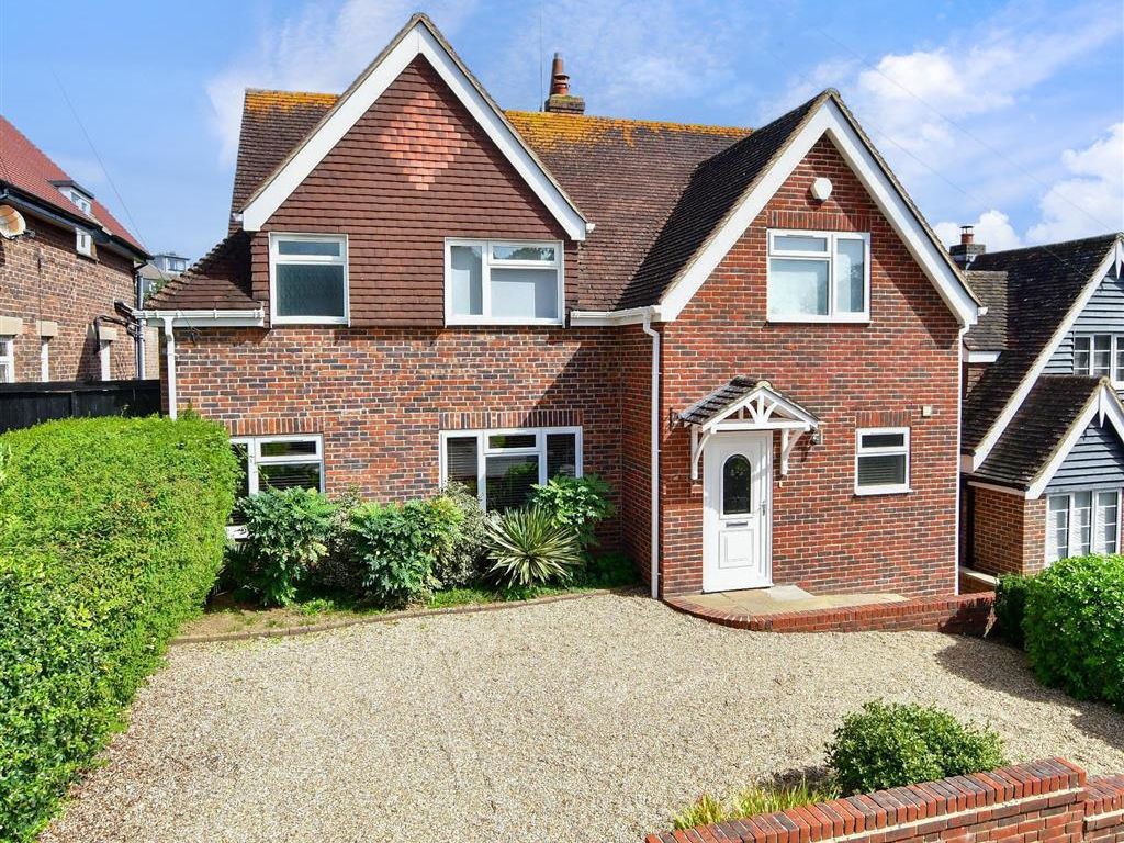 4 bed detached house for sale in Maxwell Road, Arundel, West Sussex