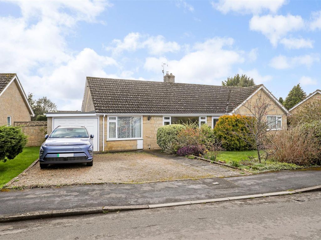 3 bed bungalow for sale in Ricardo Road, Minchinhampton, Stroud GL6, £