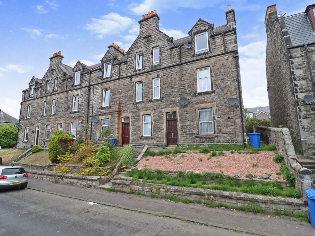 2 bed flat for sale in Rose Street, Dunfermline KY12 Zoopla