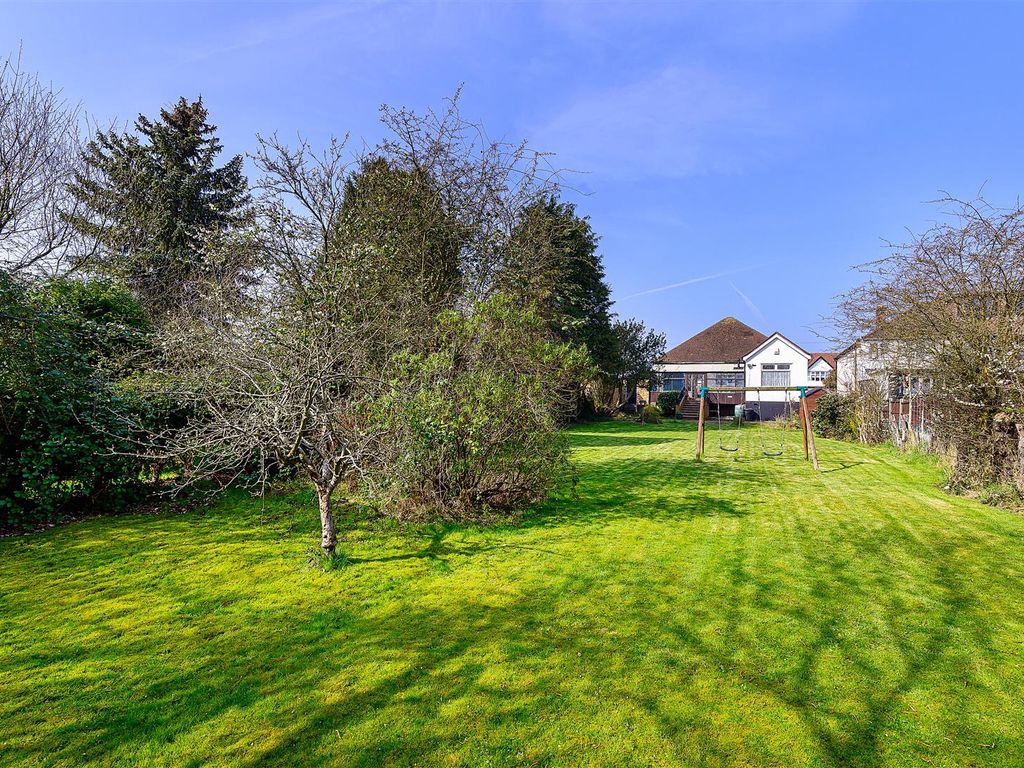 3 bed detached bungalow for sale in Wingletye Lane, Hornchurch RM11, £