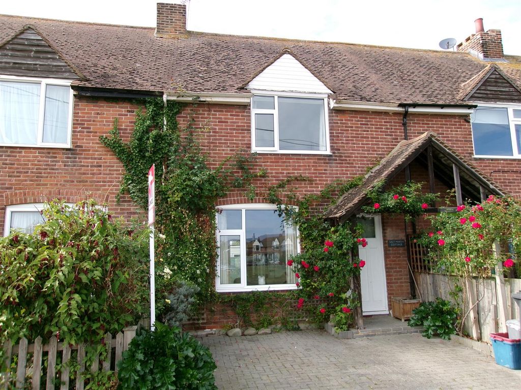 3 bed terraced house to rent in Cornwallis Circle, Whitstable CT5, £