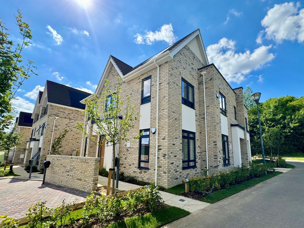 New home, 2 bed flat for sale in Holden Avenue, Oxley Park, Milton