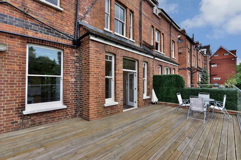 1 bed flat to rent in Priory Road, South Hampstead, London NW6, £2,167