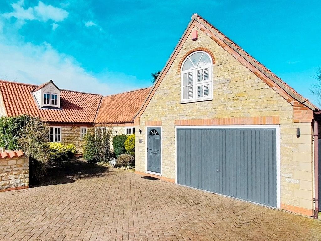 6 bed bungalow for sale in Springfield Close, Branston, Lincoln