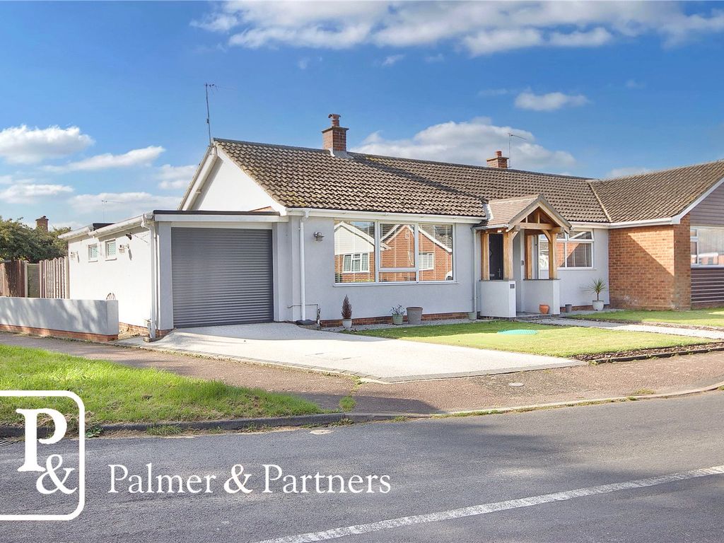 3 bed bungalow for sale in Woodlands, Chelmondiston, Ipswich, Suffolk