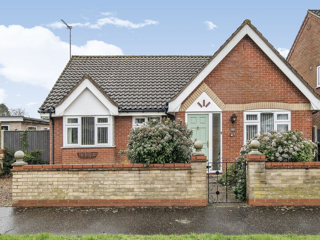 3 bed detached bungalow for sale in Happisburgh Road, North Walsham