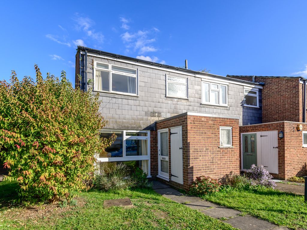 3 bed end terrace house for sale in Dumbleton Close, Kingston Upon