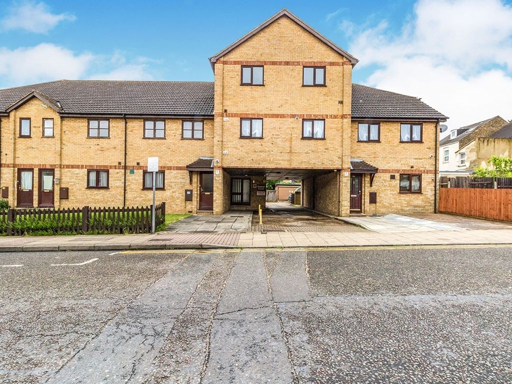 1 bed flat to rent in Chartwell Court Balmoral Road, Gillingham, Kent