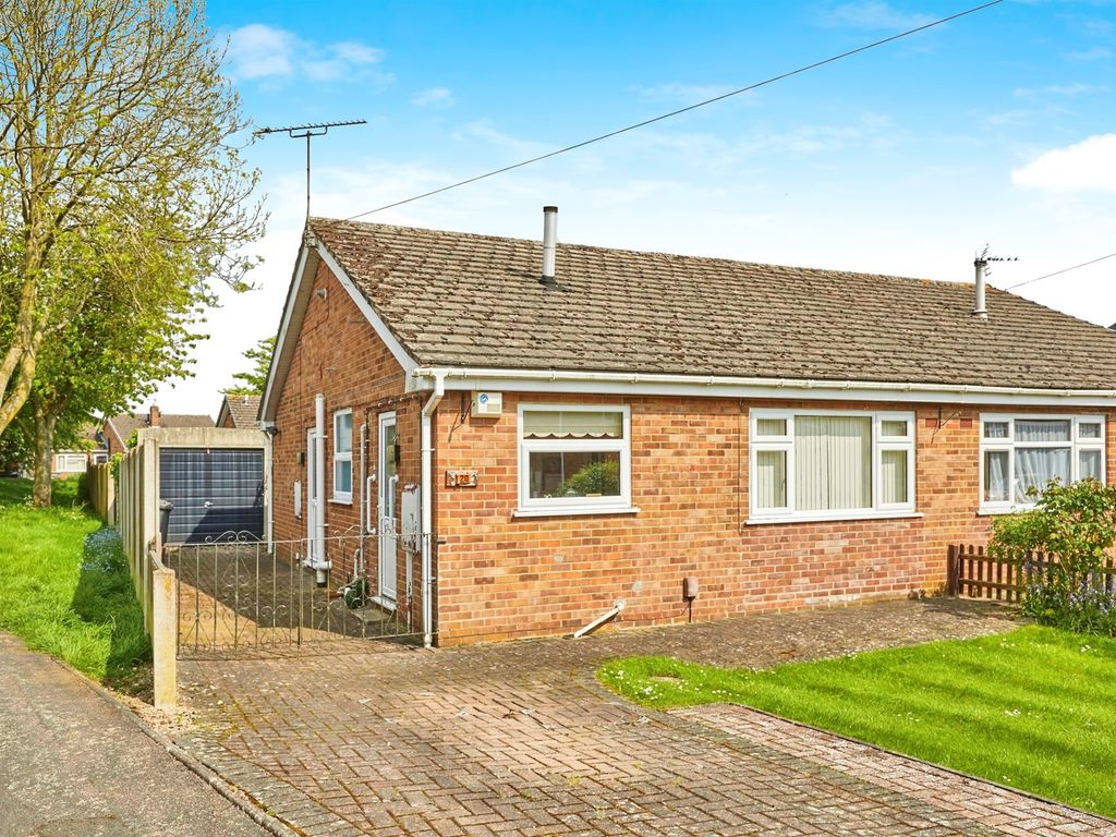 2 bed semidetached bungalow for sale in Milton Close, Mickleover