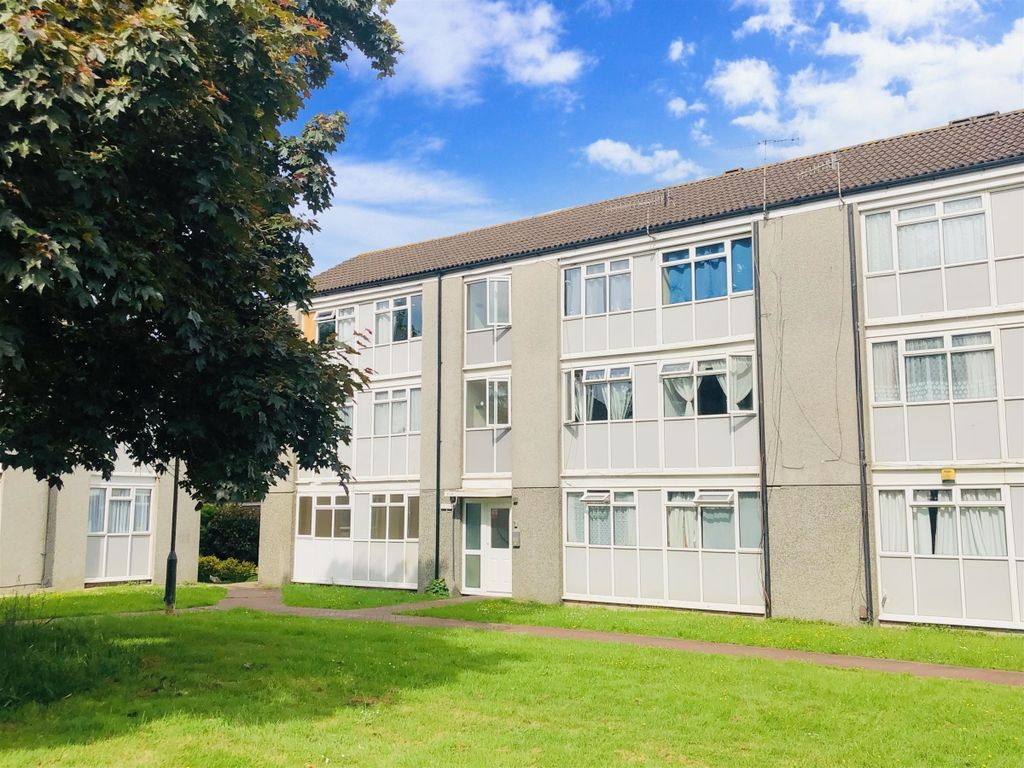 1 bed flat to rent in Garden Walk, Crawley RH11, £950 pcm Zoopla