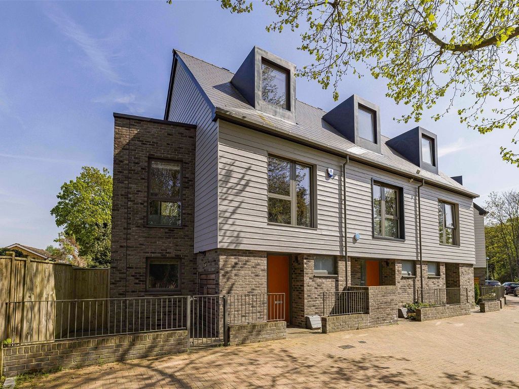 4 bed town house for sale in Riverbank Way, Wallington SM6 Zoopla