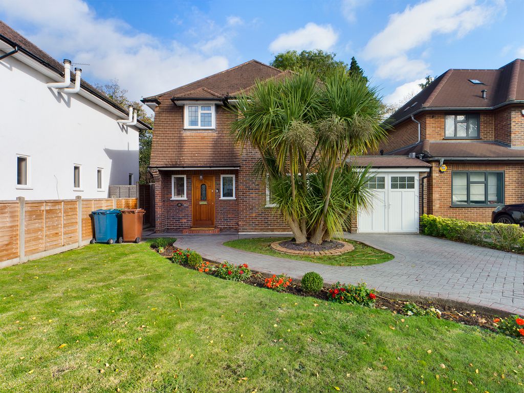 3 bed detached house to rent in St Thomas Drive, Pinner, Middlesex HA5