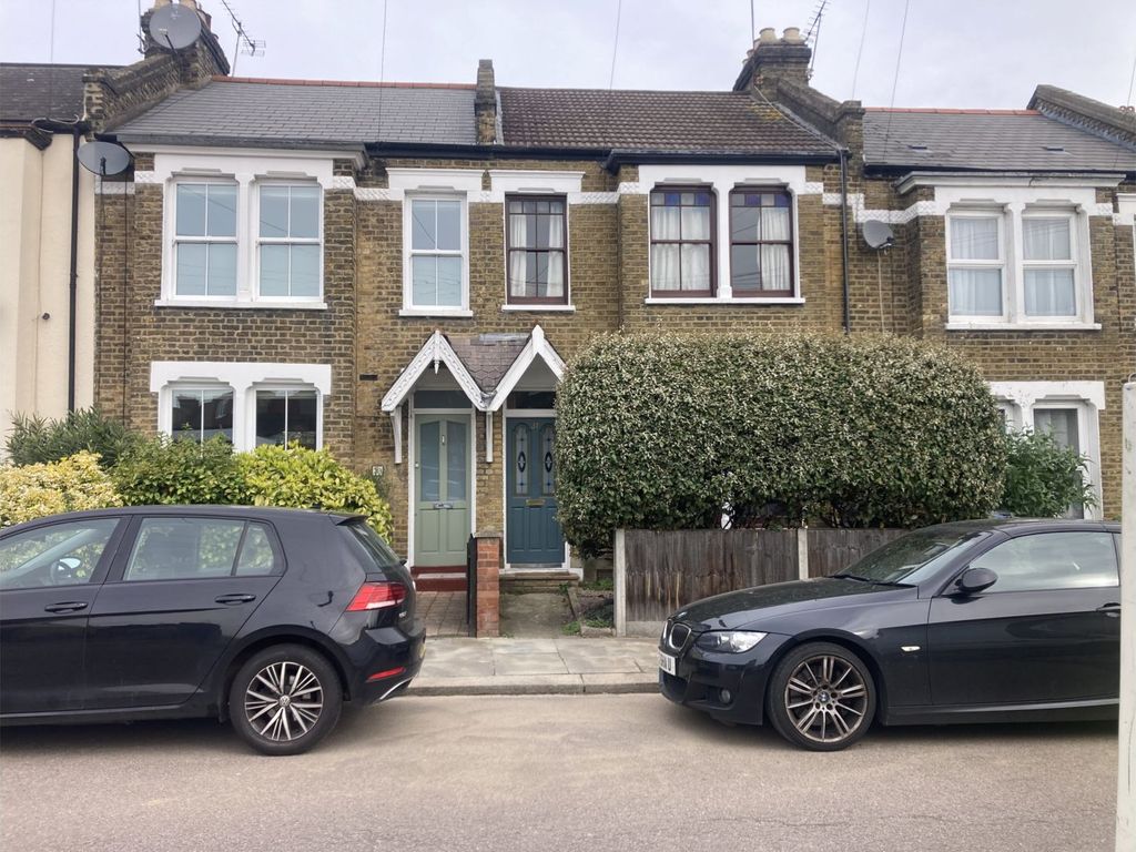 3 bed terraced house for sale in Brunswick Avenue, London N11, £600,000 Zoopla
