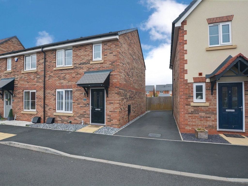 3 bed semidetached house to rent in Lycett Lane, Tamworth