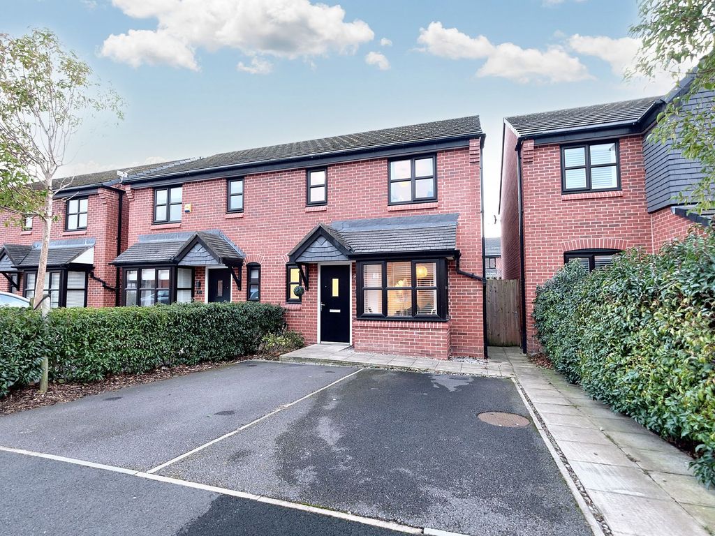 3 bed semidetached house for sale in Ernest Avenue, Eccles M30, £