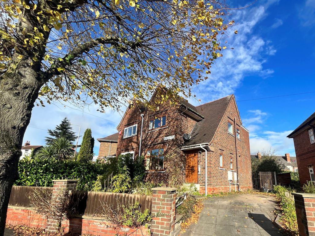 3 bed semidetached house for sale in Ashdale Road, Ilkeston DE7, £