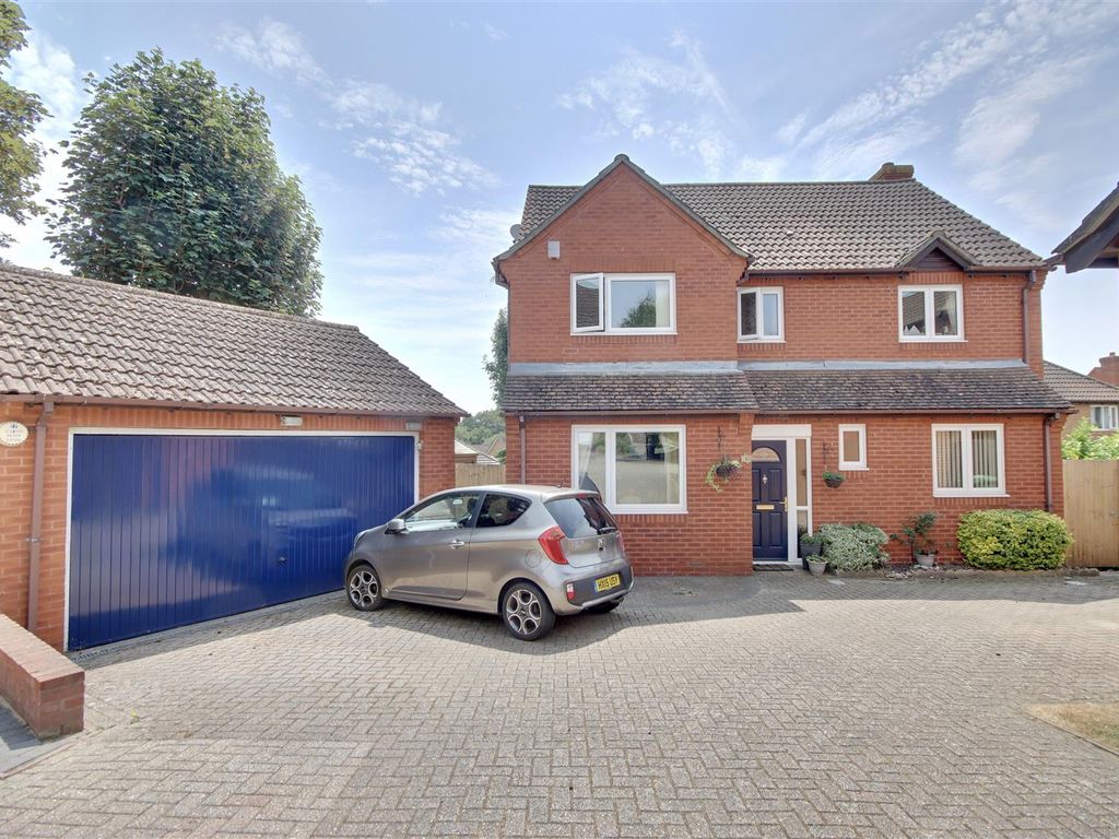 4 bed detached house for sale in Orkney Road, Cosham, Portsmouth PO6, £