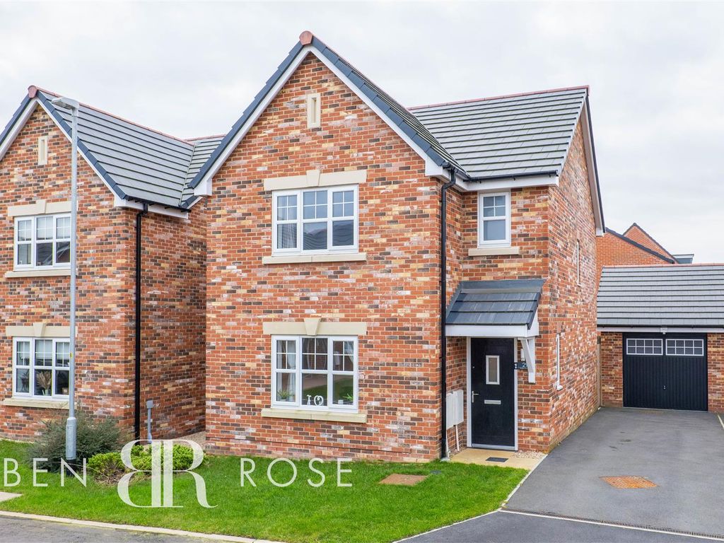 3 bed detached house for sale in Foden Close, Farington, Leyland PR25