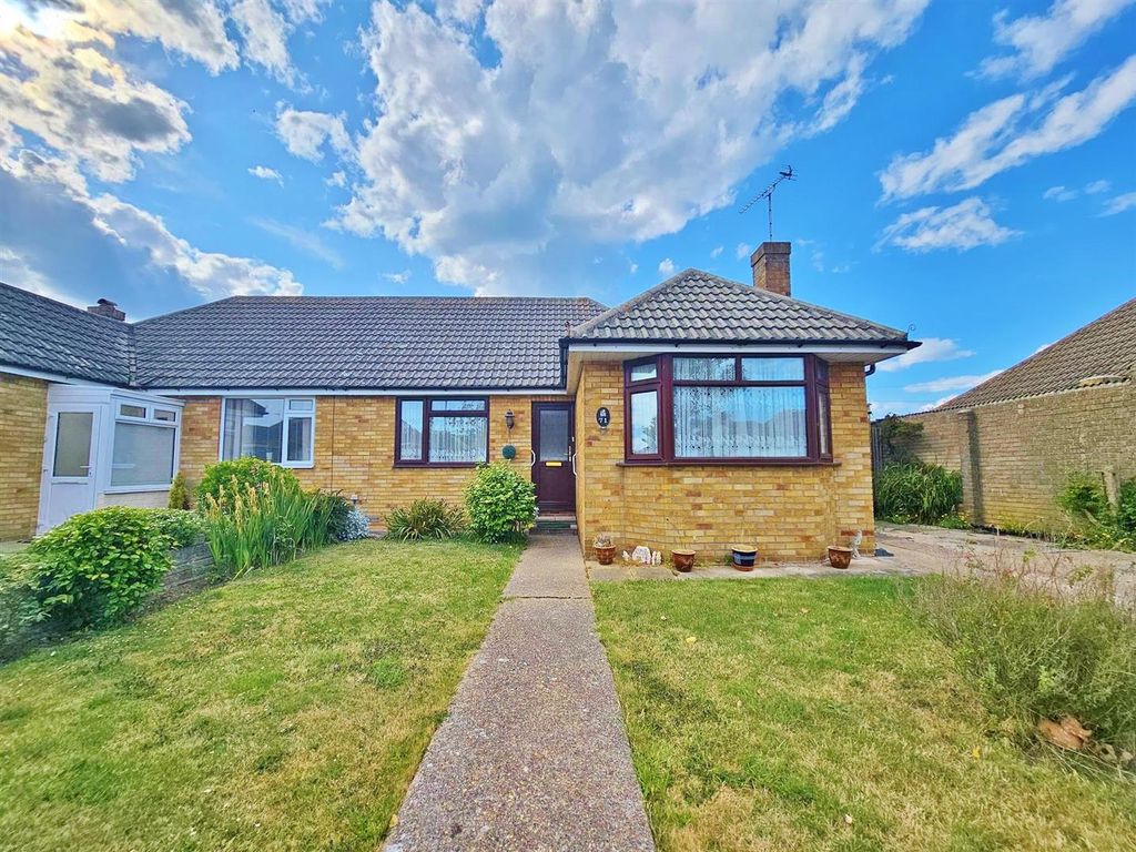 2 bed semidetached bungalow for sale in Rainham Way, FrintonOnSea CO13, £290,000 Zoopla