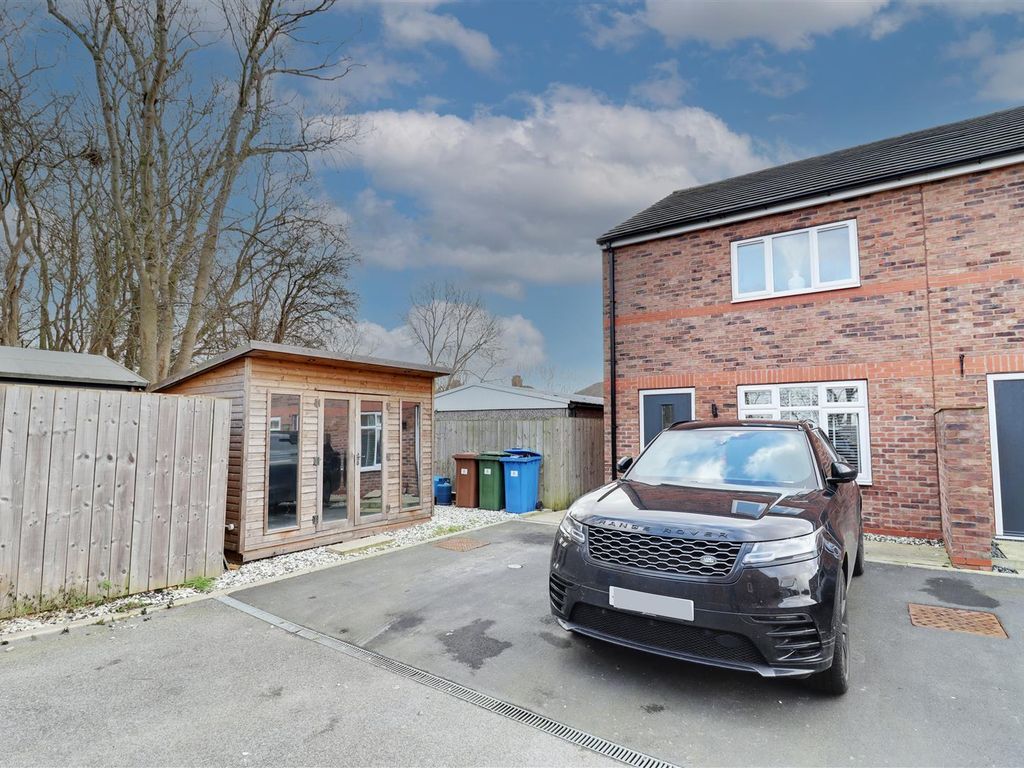 3 bed end terrace house for sale in Carter Drive, Hessle HU13, £205,000