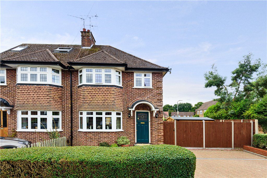3 bed semidetached house for sale in Elmbridge Drive, Ruislip