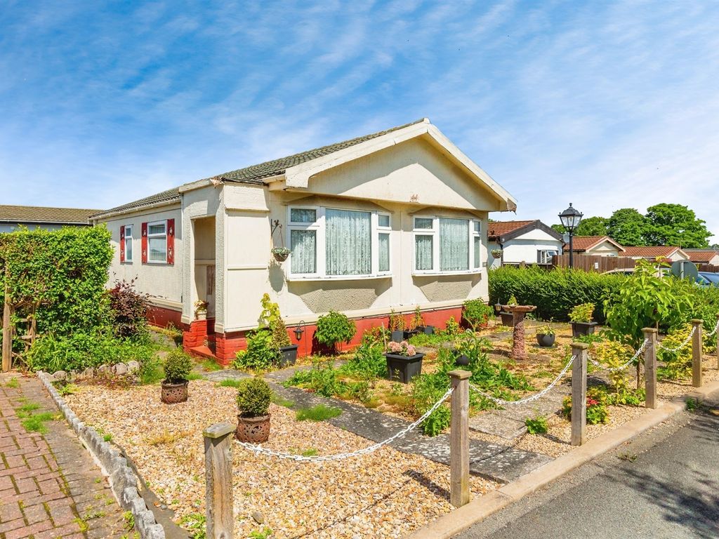 2 bed mobile/park home for sale in Kingsmead Park, Bedford Road