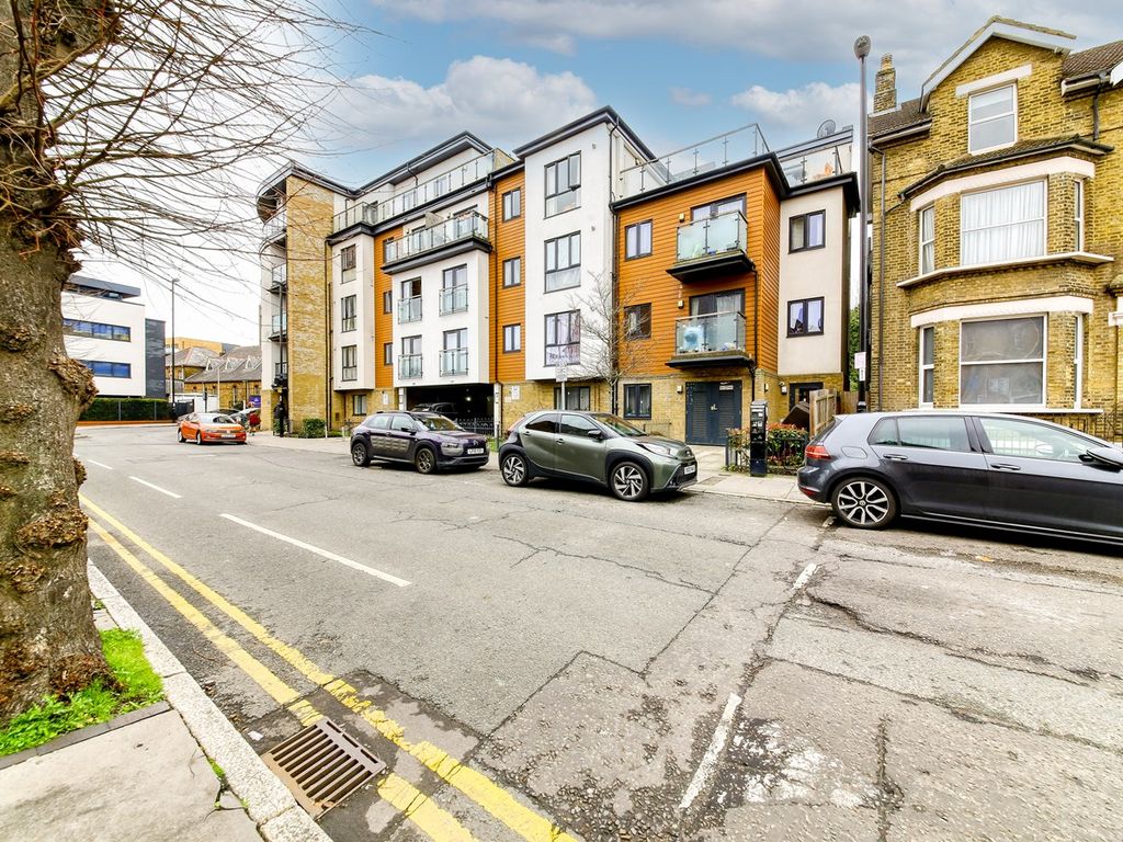 2 bed flat for sale in Oakfield Road, Croydon CR0, £80,000 Zoopla