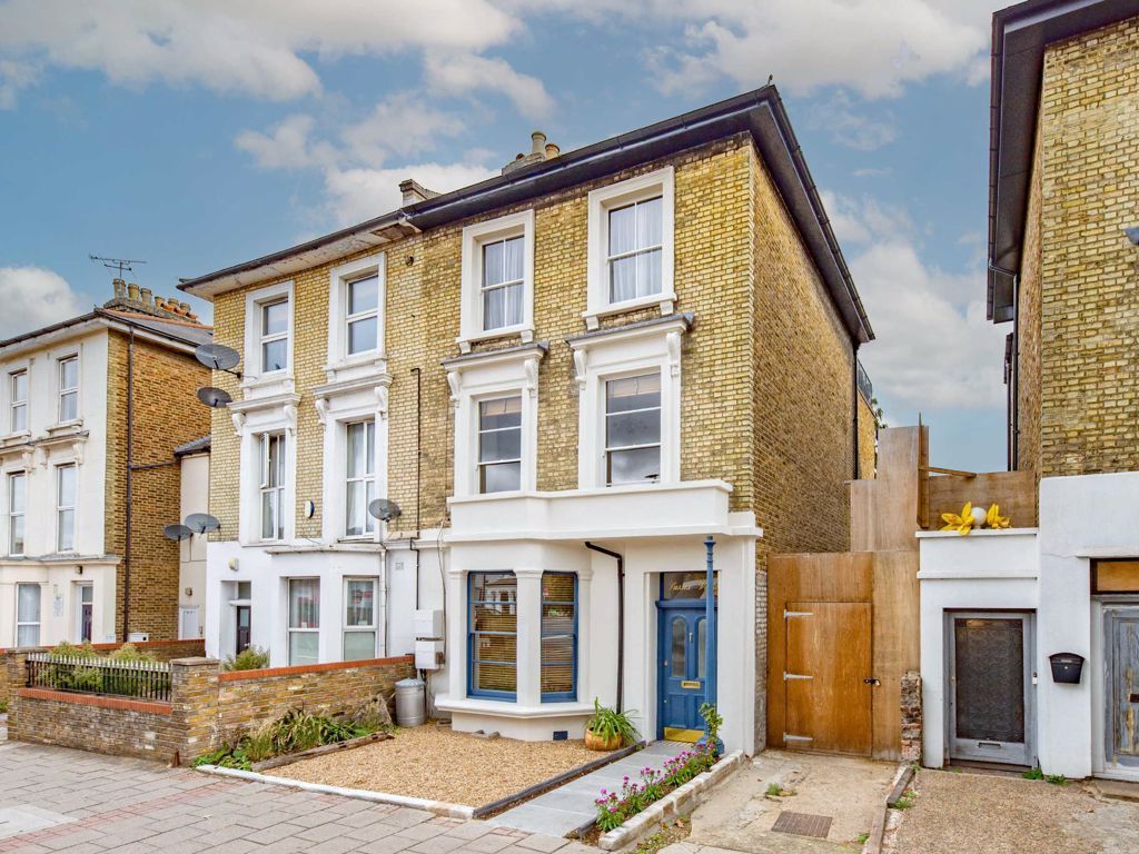 5 bed property for sale in Garratt Lane, London SW17 - Zoopla