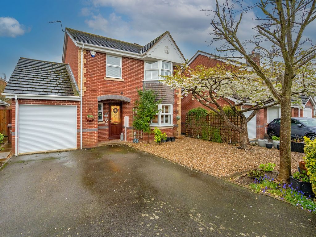 4 bed detached house for sale in Pasteur Close, Kingsthorpe, Northampton NN2, £375,000 Zoopla