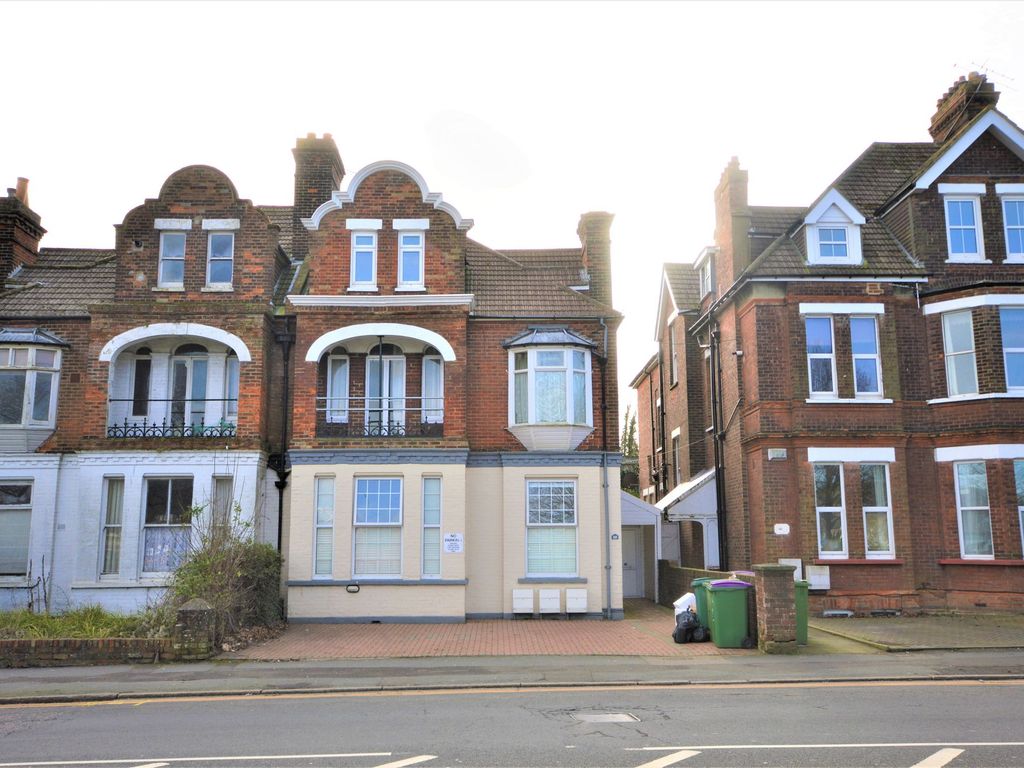2 bed flat for sale in Cheriton Road, Folkestone CT19 Zoopla