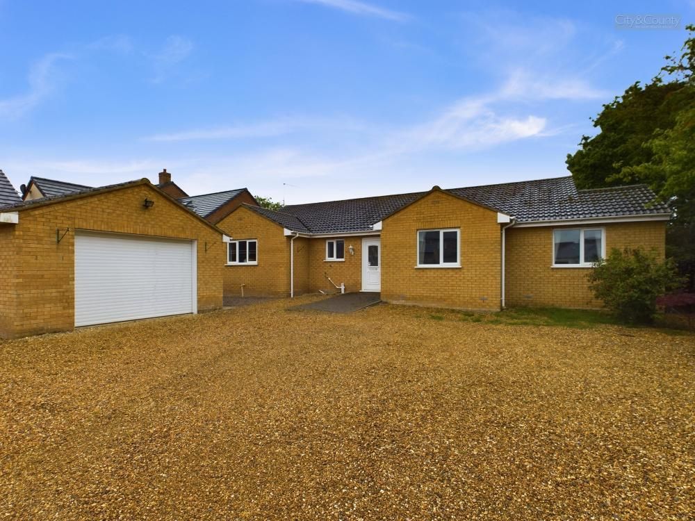 3 bed detached bungalow for sale in Peterborough Road, Crowland