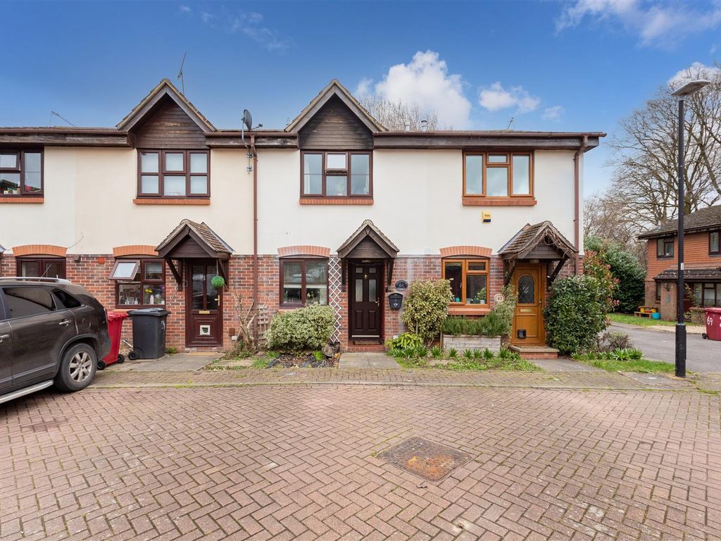 2 bed terraced house for sale in Littlebrook Avenue, Burnham, Slough