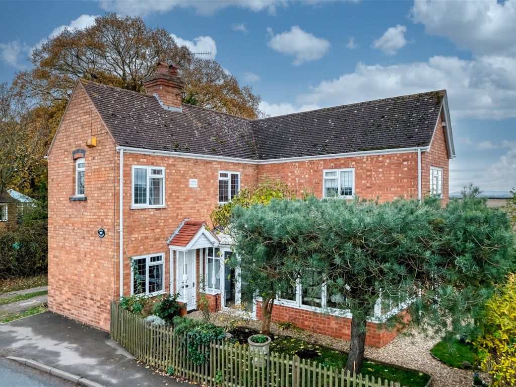 3 bed detached house for sale in Bell Lane, Lower Broadheath, Worcester