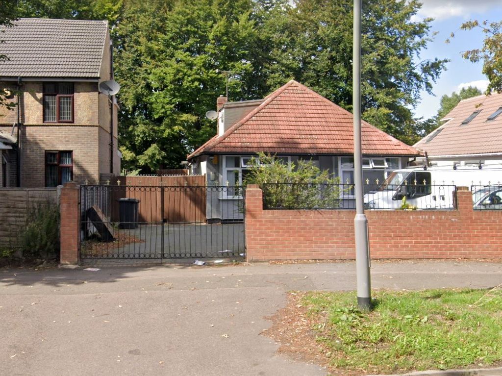 Studio to rent in Leagrave High Street, Leagrave, Luton LU4 Zoopla