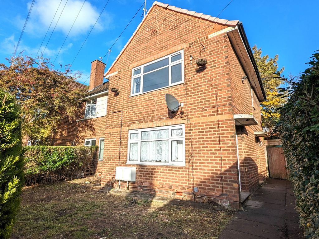 2 bed flat to rent in Denshaw Road, Kings Heath, Birmingham B14, £800