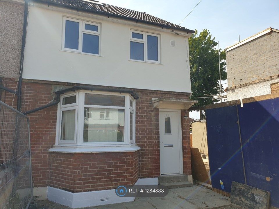 4 bed semidetached house to rent in Edington Road, Enfield EN3 Zoopla
