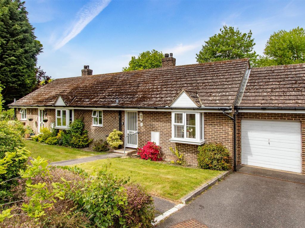 2 Bed Bungalow For Sale In Nevill Close Beacon Road Crowborough Tn6