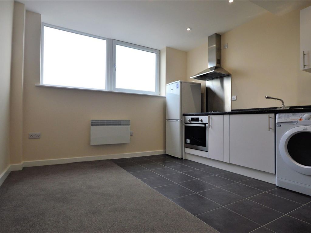 1 bed flat to rent in Abbey House, Burleys Way, Leicester LE1, £600 pcm