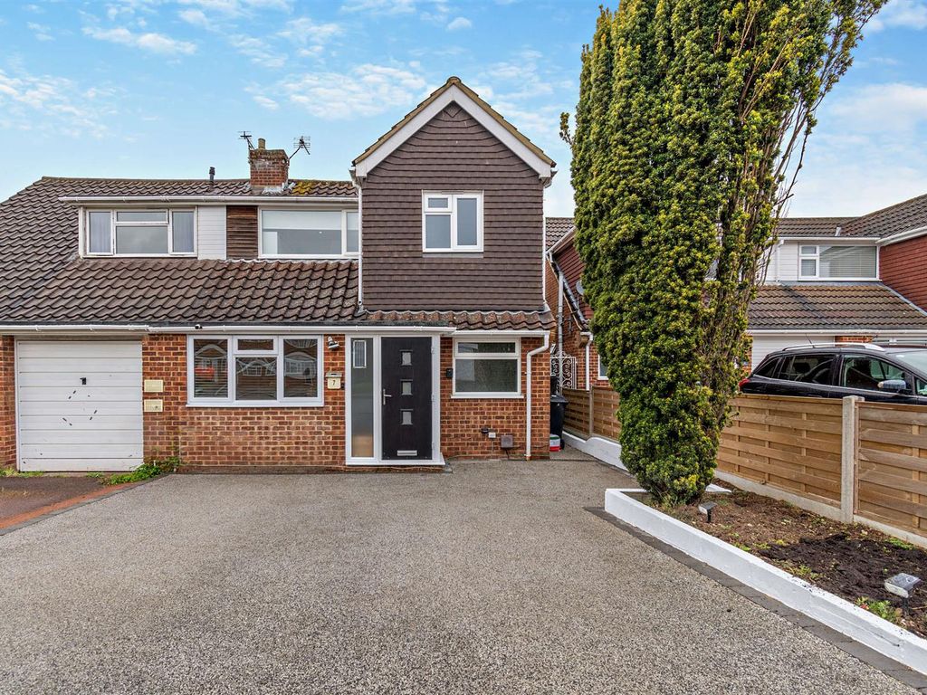 4 bed semidetached house for sale in Aviemore Gardens, Bearsted