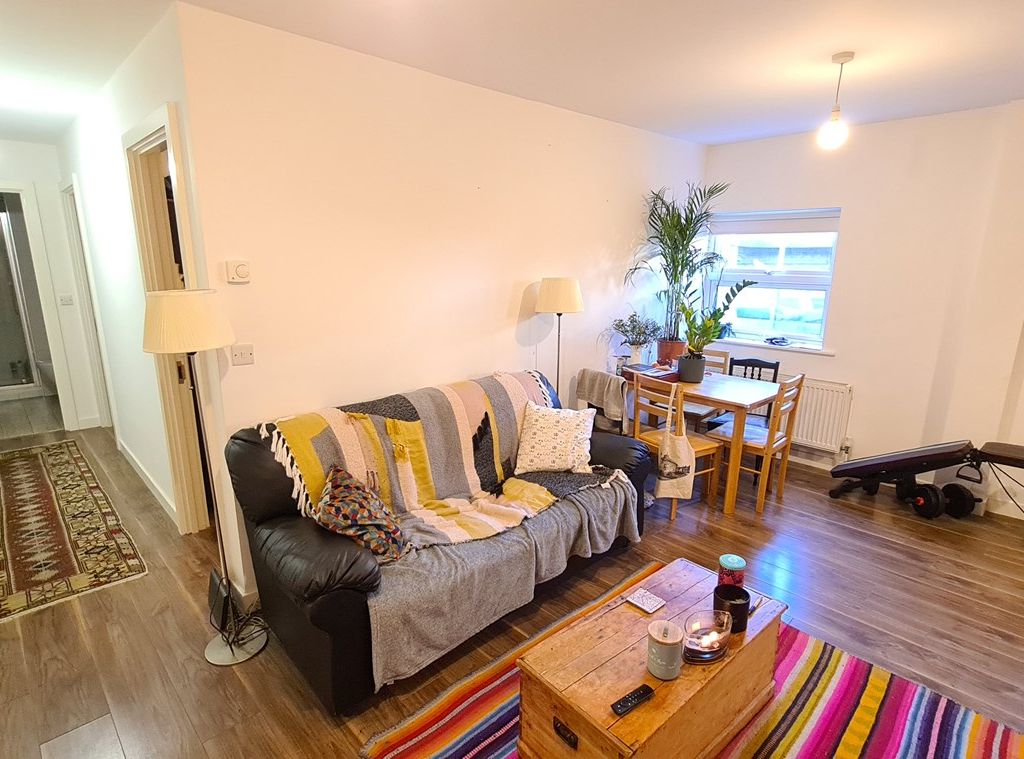 2 bed flat to rent in Limerick Mews, Bedford Road N2, £1,800 pcm Zoopla