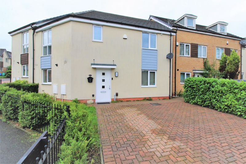 3 bed semidetached house for sale in Bradfield Way, Dudley DY1, £