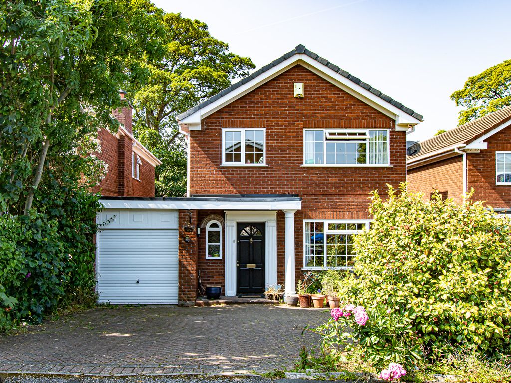 4 bed detached house to rent in Amersham Close, Macclesfield SK10, £