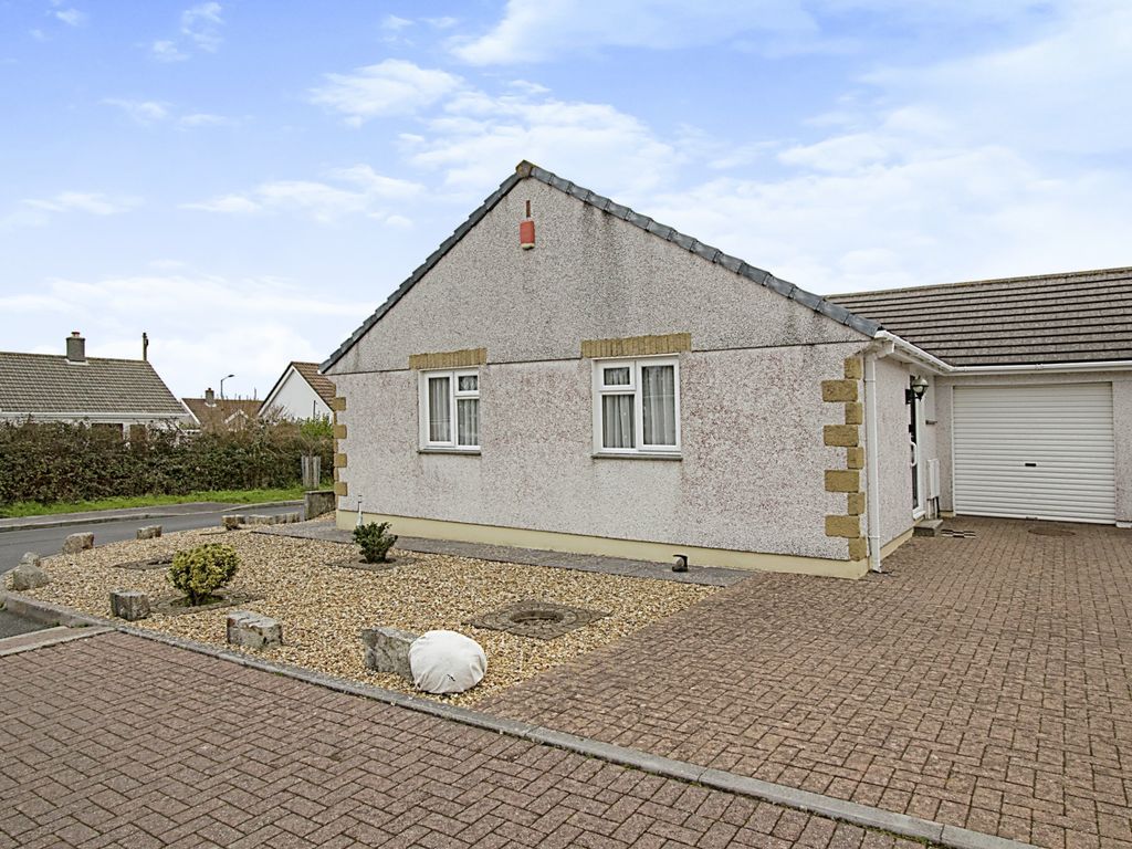 3 bed bungalow for sale in Lamanva Close, Illogan, Redruth, Cornwall