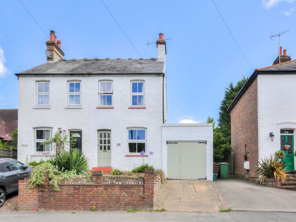 3 bed cottage to rent in Lower Luton Road, Harpenden, Herts AL5, £1,895