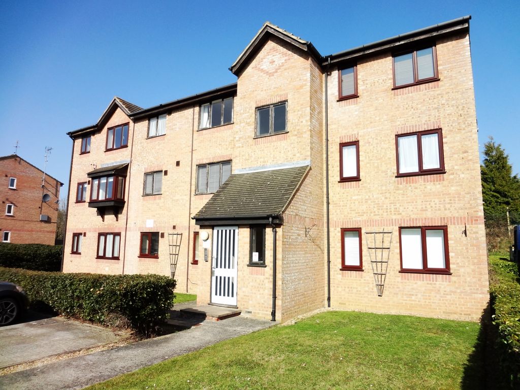 1 bed flat to rent in Moorymead Close, Watton At Stone SG14, £750 pcm