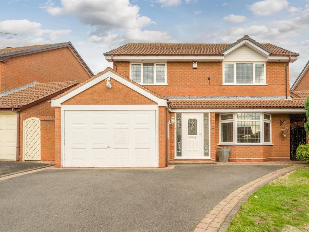 4 bed detached house for sale in Cumberland Close, Kingswinford DY6