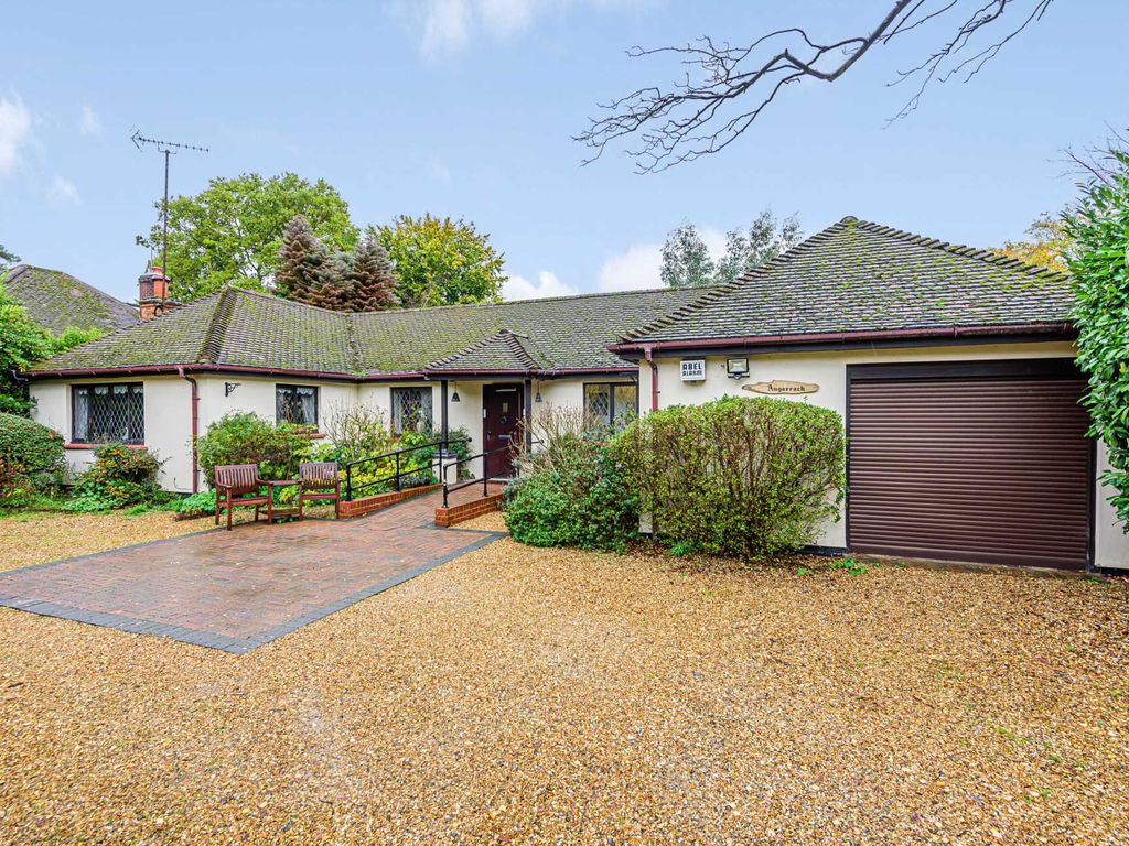3 bed detached bungalow for sale in Heath Ride, Finchampstead RG40 Zoopla