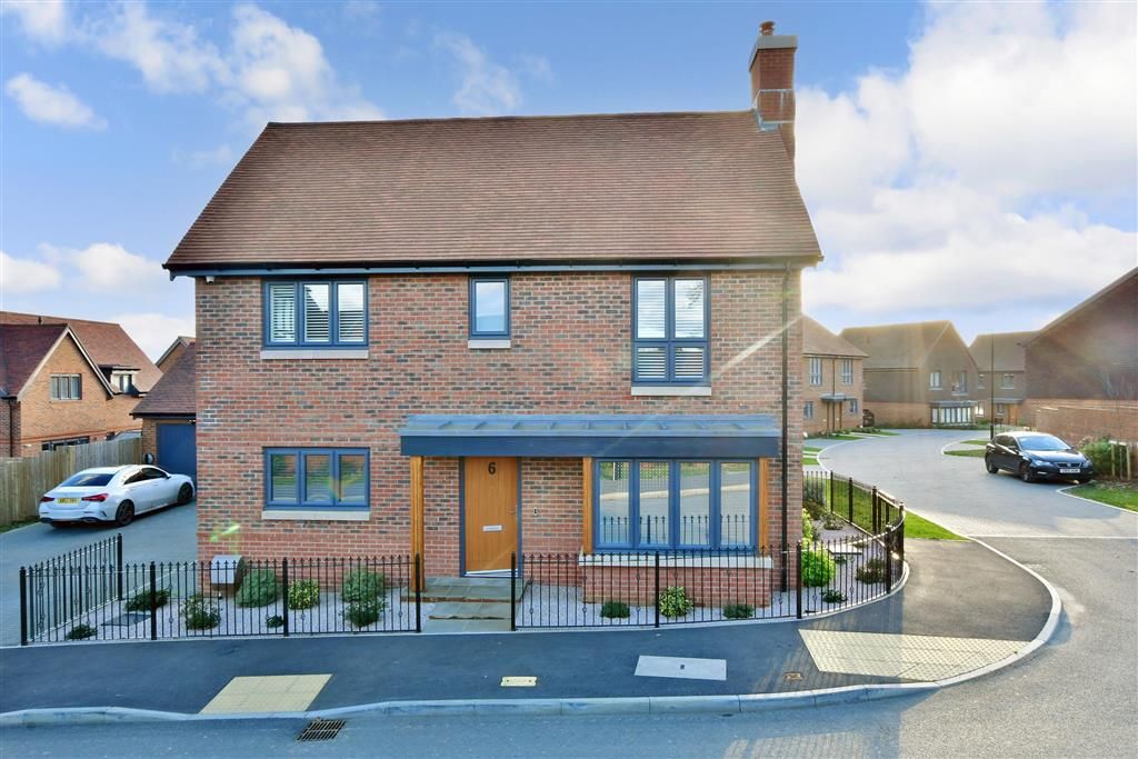 3 bed semidetached house for sale in Cordingley Drive, Pease Pottage