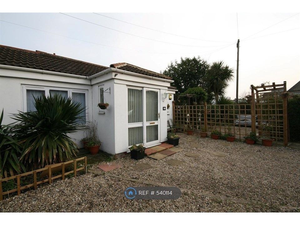 2 bed bungalow to rent in East Avenue, Hayes UB3 Zoopla