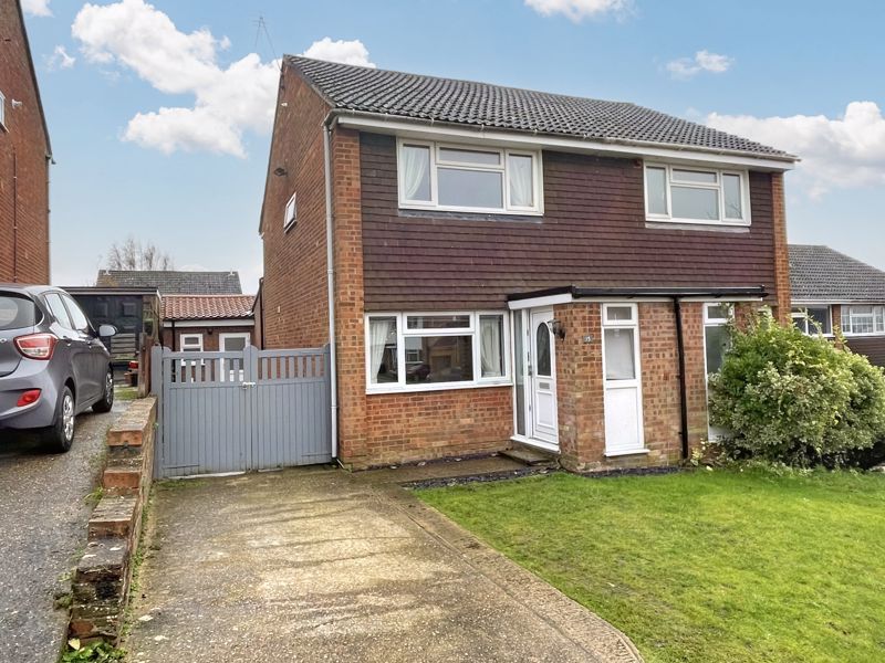 3 bed semidetached house for sale in Saltash Close, High HP13